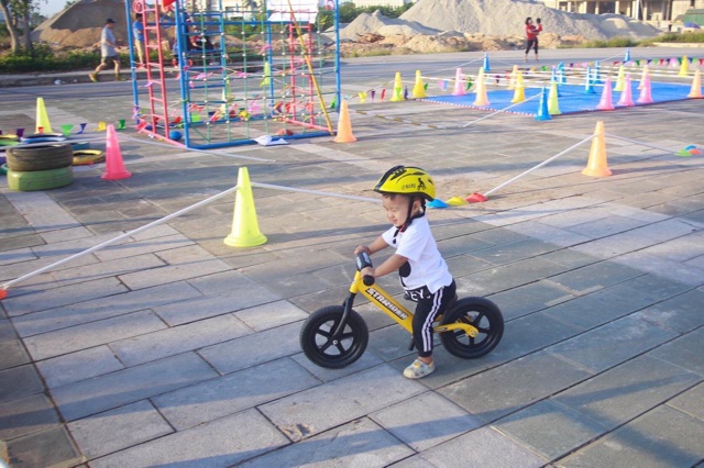 xe thăng bằng STARIDER sport Chính Hãng - dành cho bé từ 17 tháng đến 5 tuổi
