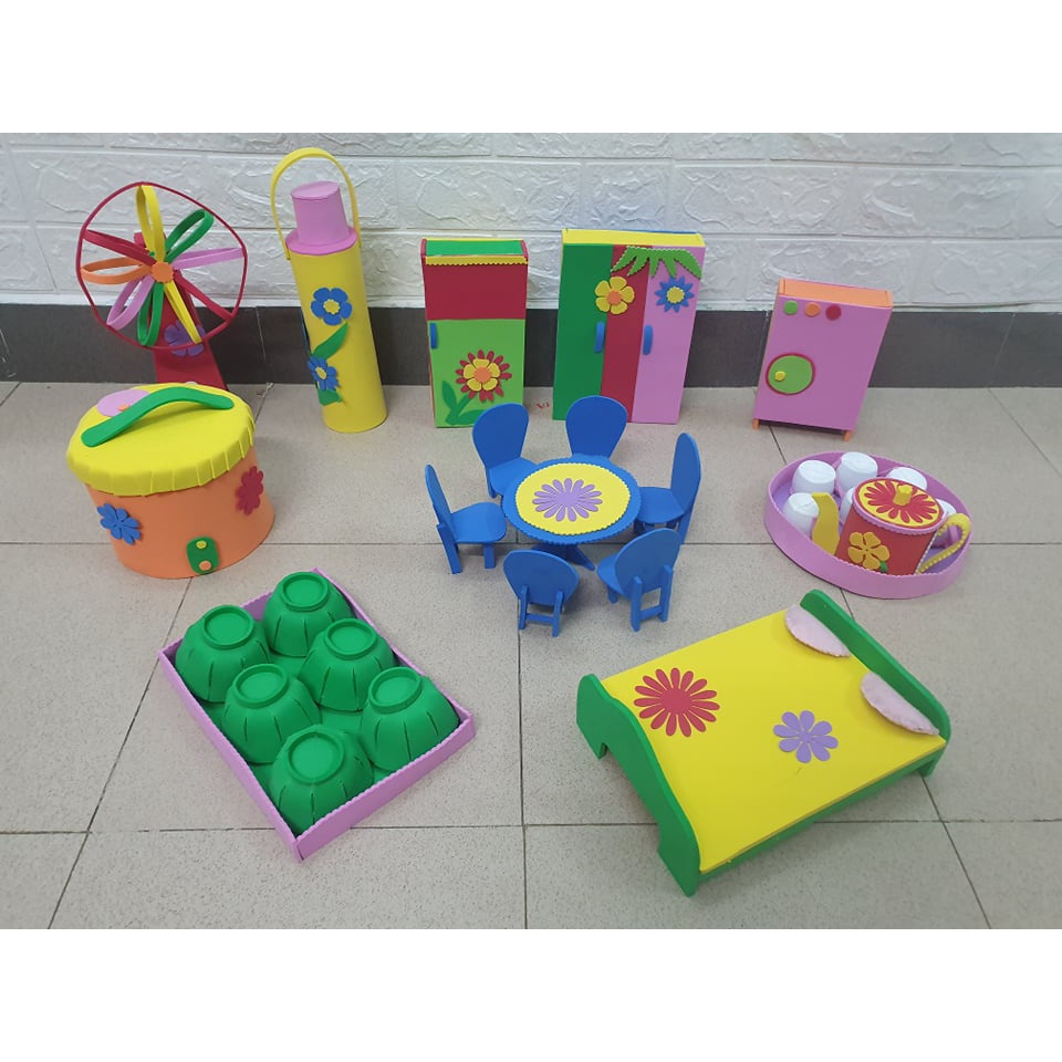 NGUYÊN BỘ đồ dùng gia đình mầm non bằng xốp: quạt,bình thủy,nồi cơm điện,tủ,giường,tủ lạnh, bàn ghế, ấm, ly,máy giặt