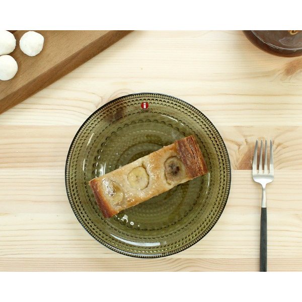 Đĩa thủy tinh Kastehelmi Iittala màu rêu, đường kính 17cm