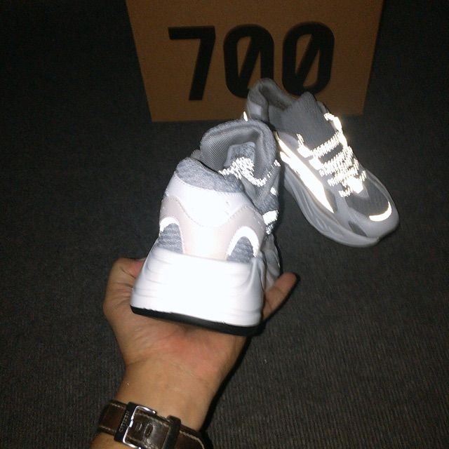 [ QUÀ TẶNG 100k dây phản quang ,hộp ,tất,lọ tẩy ]giày thể thao yz700 nam nữ | BigBuy360 - bigbuy360.vn