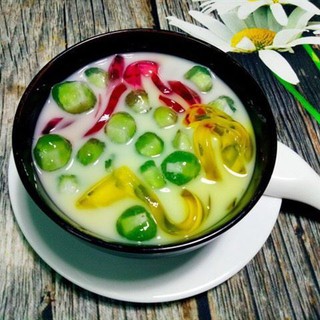 TRÂN CHÂU NGŨ SẮC NHÂN DỪA