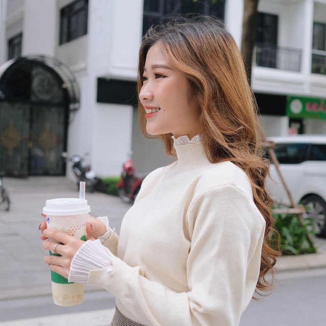 Áo len cổ và tay phối ren