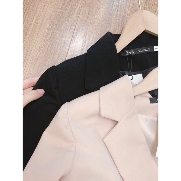 Áo Blazer Xuông Pha Kẻ Tay