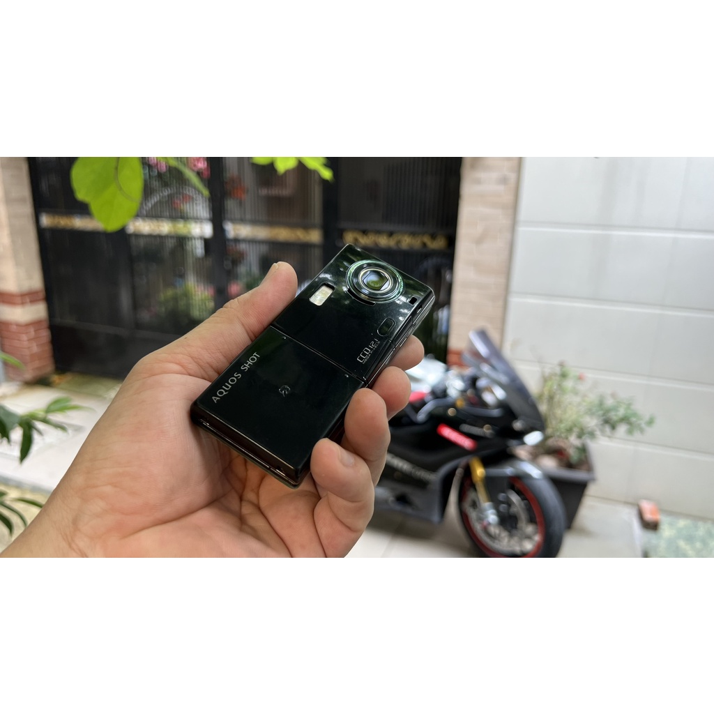 Điện thoại sharp sh-01b  chính hãng