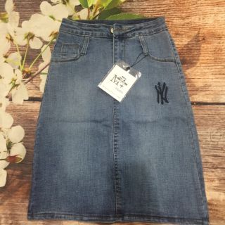 Chân váy bò dáng chữ a