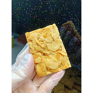 Hạnh nhân lát sống chưa rang