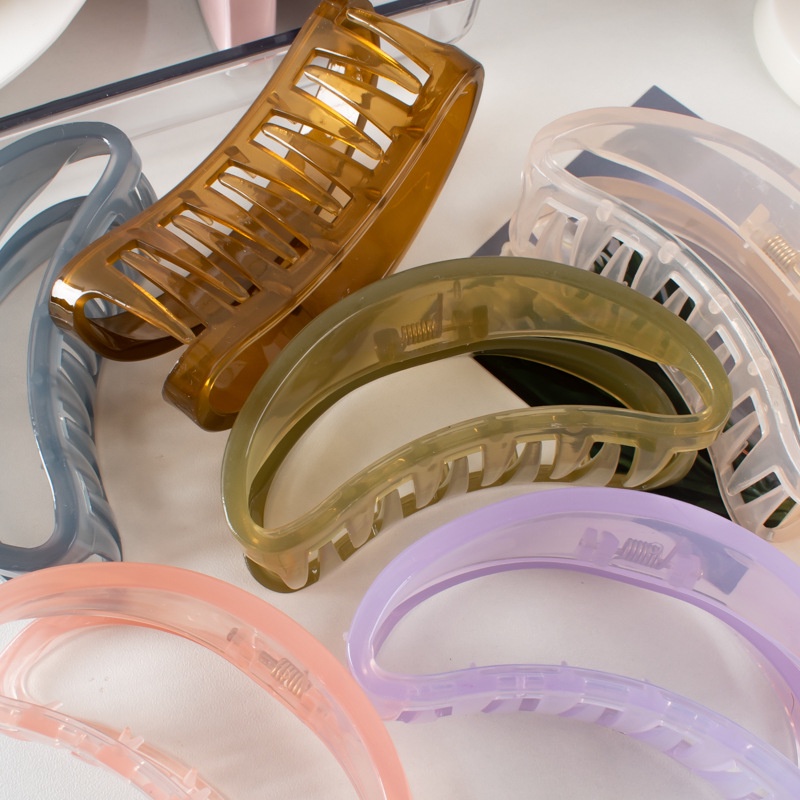 Kẹp càng cua bản lớn màu trong phong cách Hàn Quốc