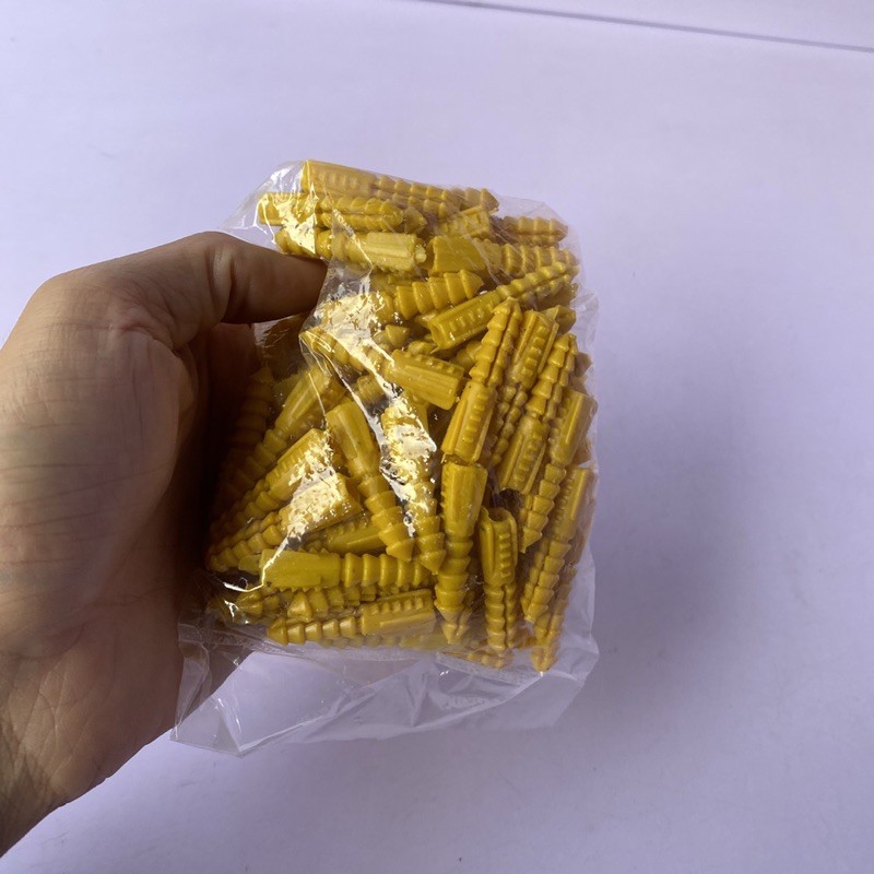 Nở nhựa vàng 50 con - Kim Khí Dung Anh