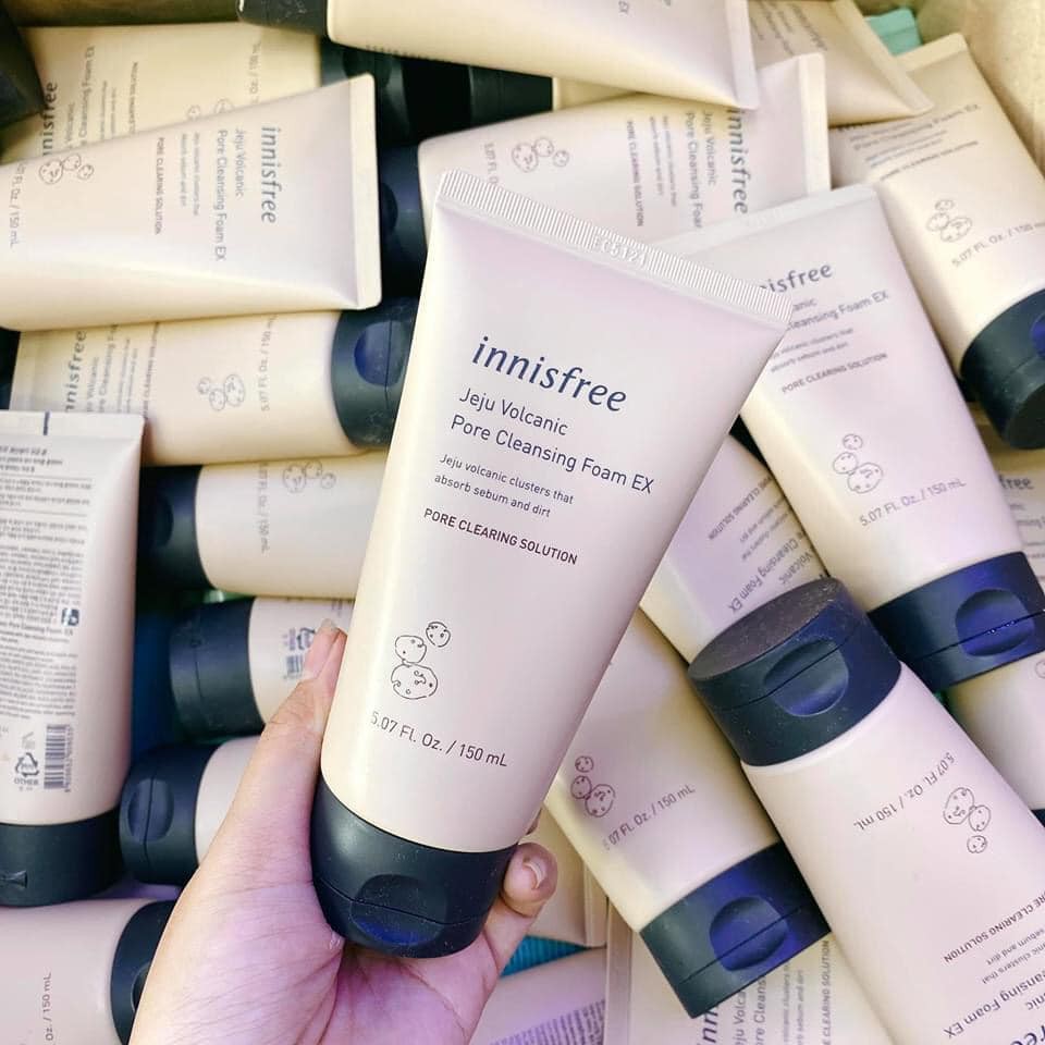Sữa rửa mặt tro núi lửa Innisfree Jeju Volcanic Pore Scrub Foam 150ml