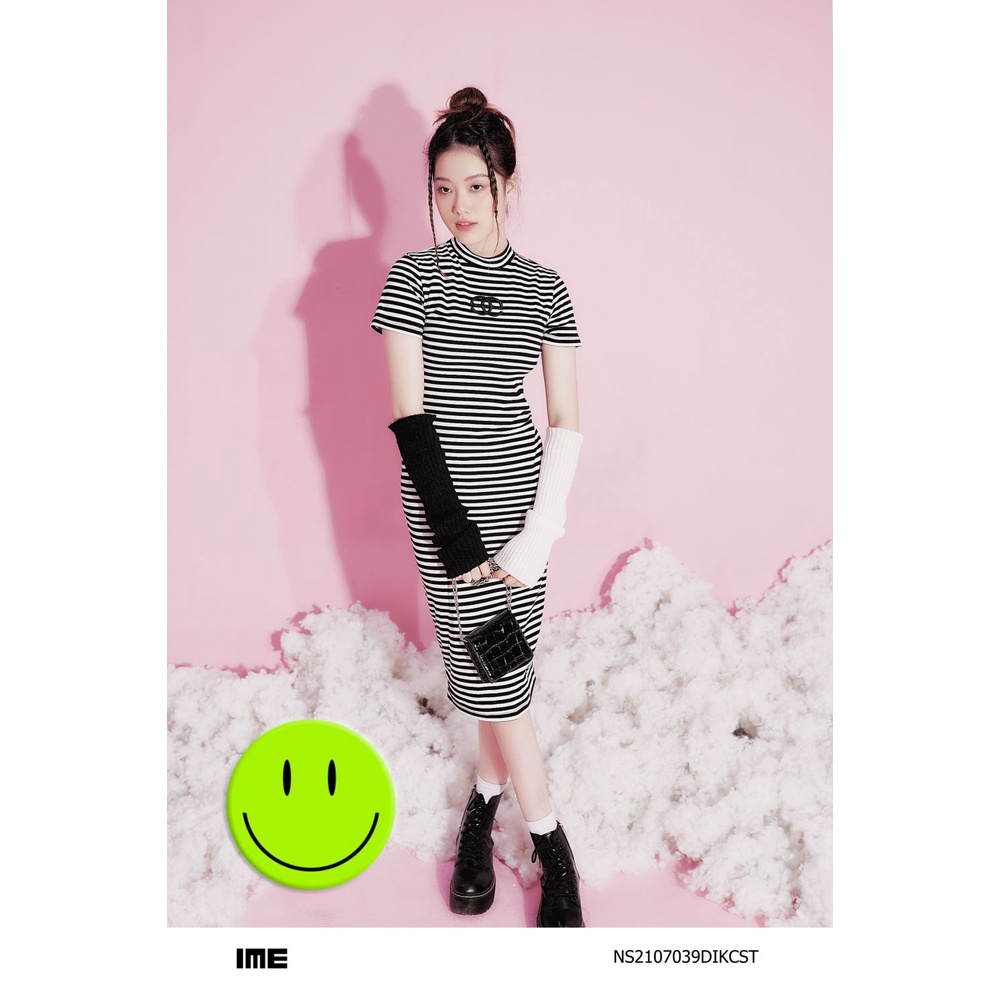 Đầm thun kẻ đen trắng thêu logo online exclusives NS2107039DIKCST