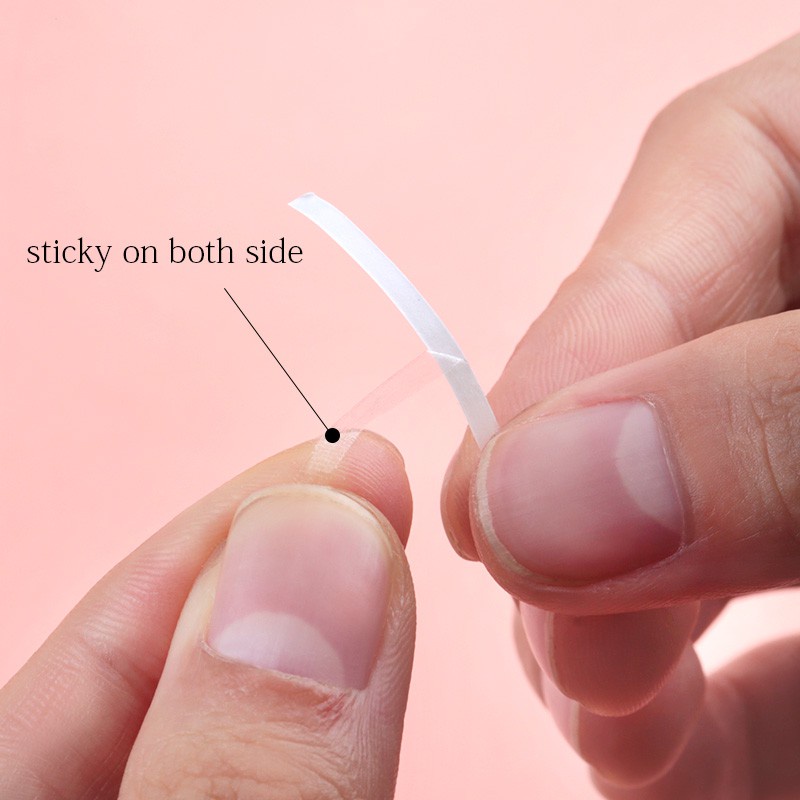 Đặt 5 lông mi giả để kéo dài thời gian