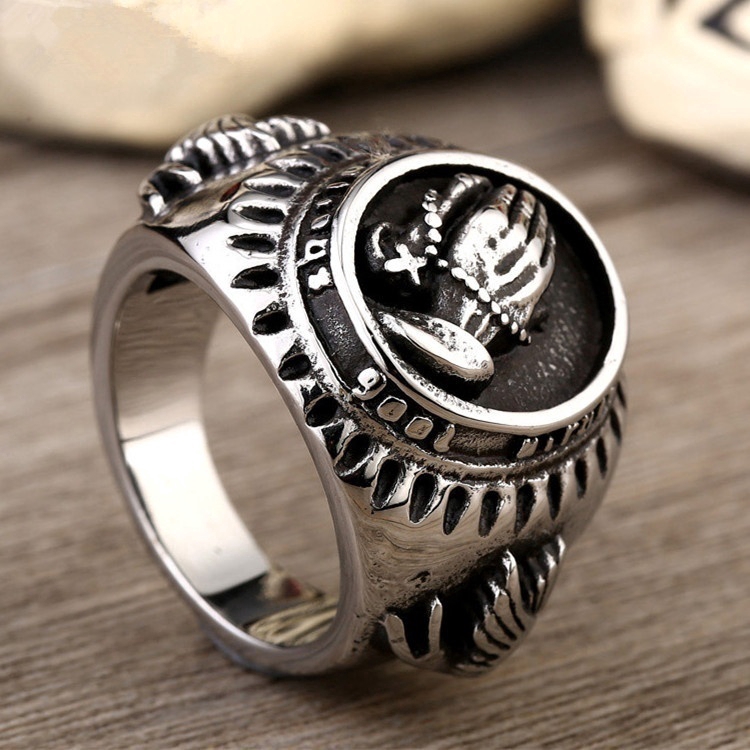 Nhẫn khắc hình bàn tay cầu nguyện dành cho phái mạnh