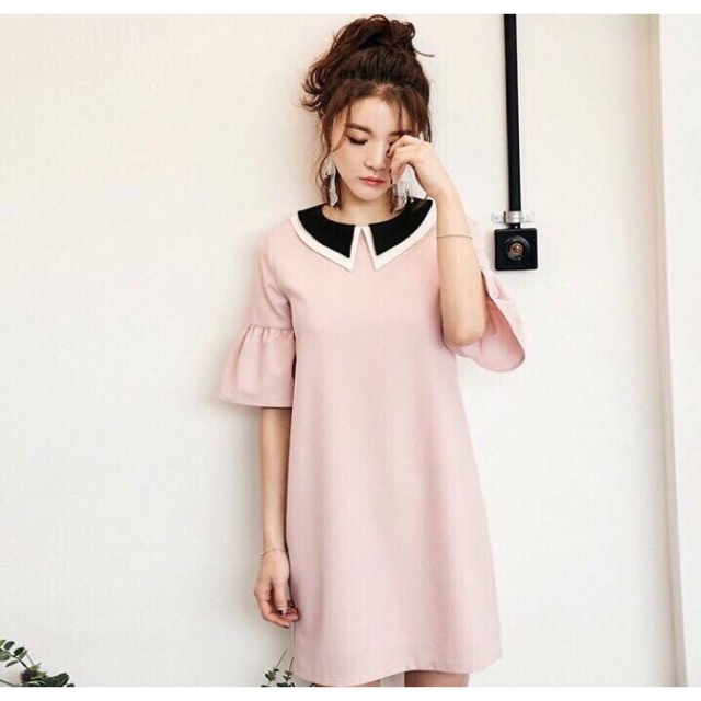Đầm suông tay loe