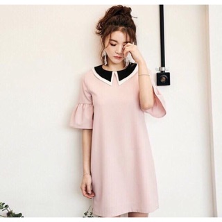 Đầm suông tay loe