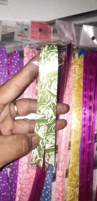 Sét 50 chiếc rút nơ trang trí bằng nhựa kích thước 1x22cm nhiều màu