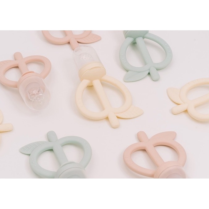 Gặm nướu kèm túi nhai chống hóc hình quả táo Moyuum Hàn Quốc