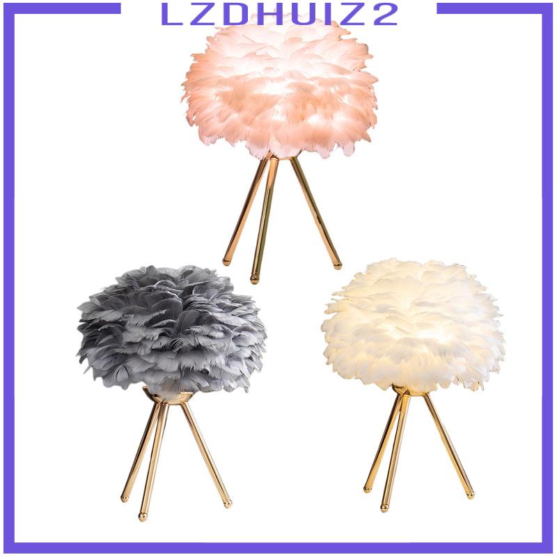 Đèn bàn phối lông vũ phong cách hiện đại trang trí phòng ngủ