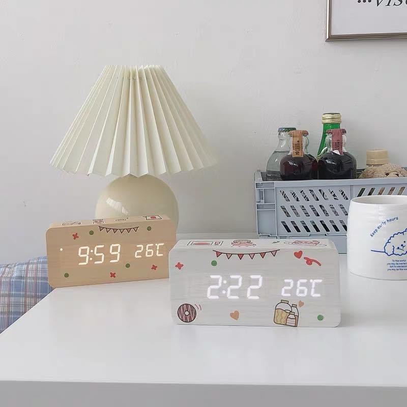 Đồng hồ báo thức vân gỗ hình chữ nhật