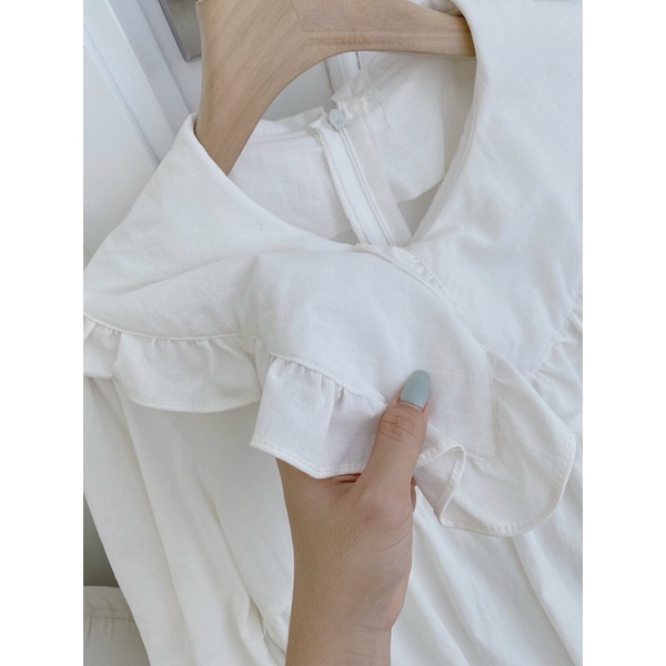 Đầm babydoll trắng cổ bèo tay bo