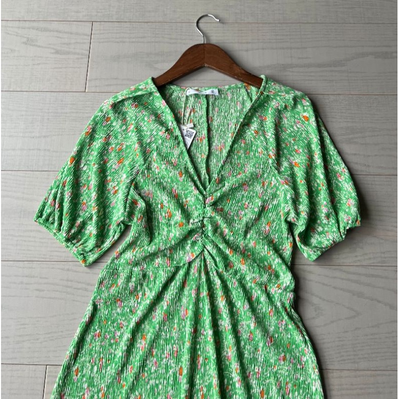 Váy ngắn hoa nhí xanh lục MNG