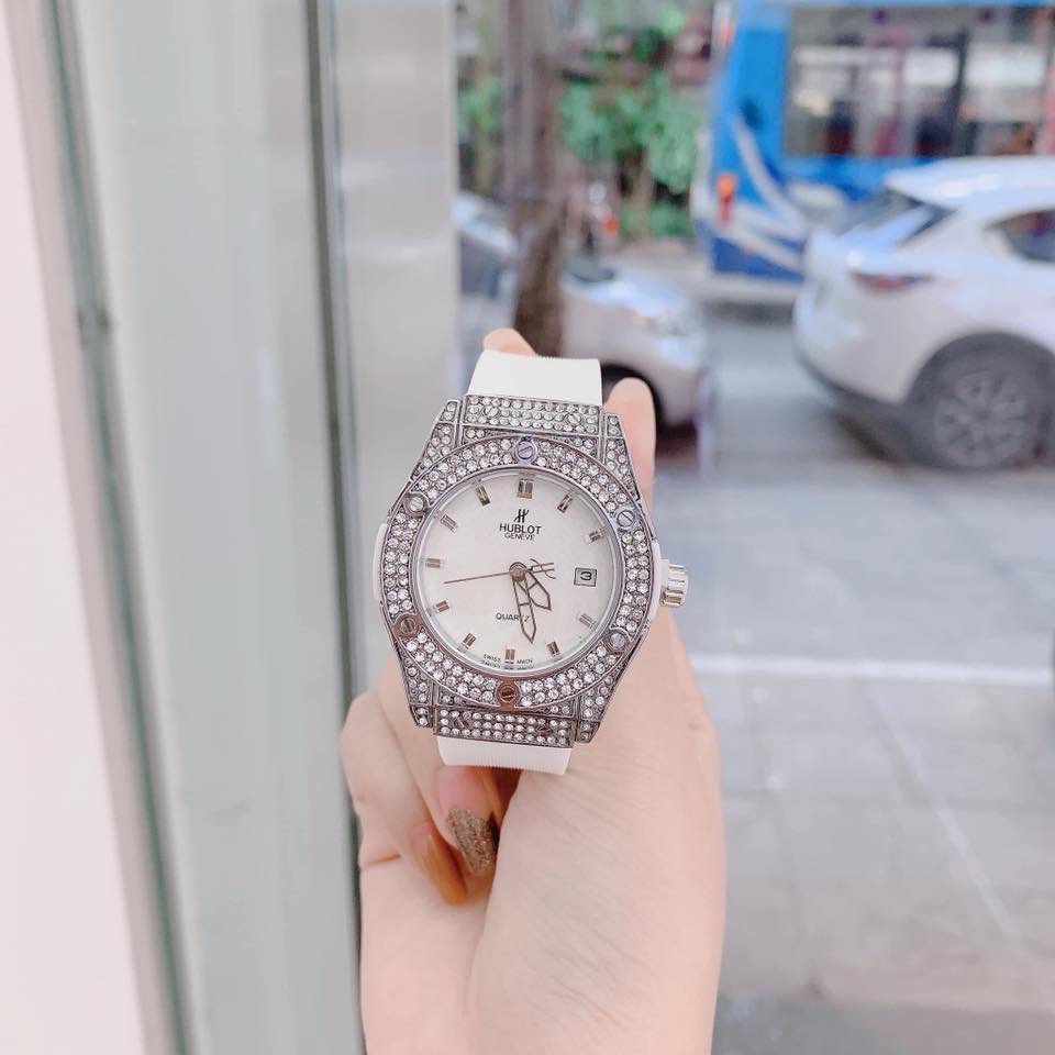 Đồng hồ nữ  Két mặt tròn đính viền đá dây cao su thơm vani cao cấp | BigBuy360 - bigbuy360.vn