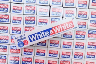 Kem đánh răng white ưhite lion