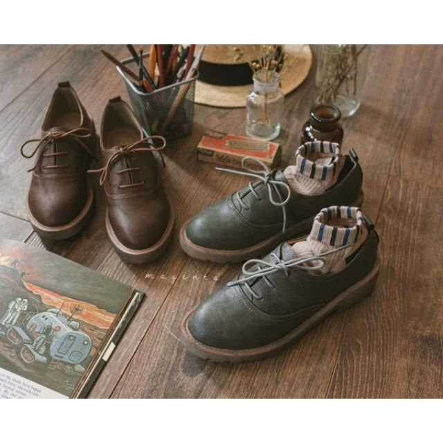 Giày của magenta vintage