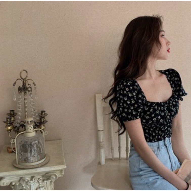 Áo ngắn tay croptop cổ vuông hoạ tiết hoa nhí SUGARIE (ảnh thật) | BigBuy360 - bigbuy360.vn