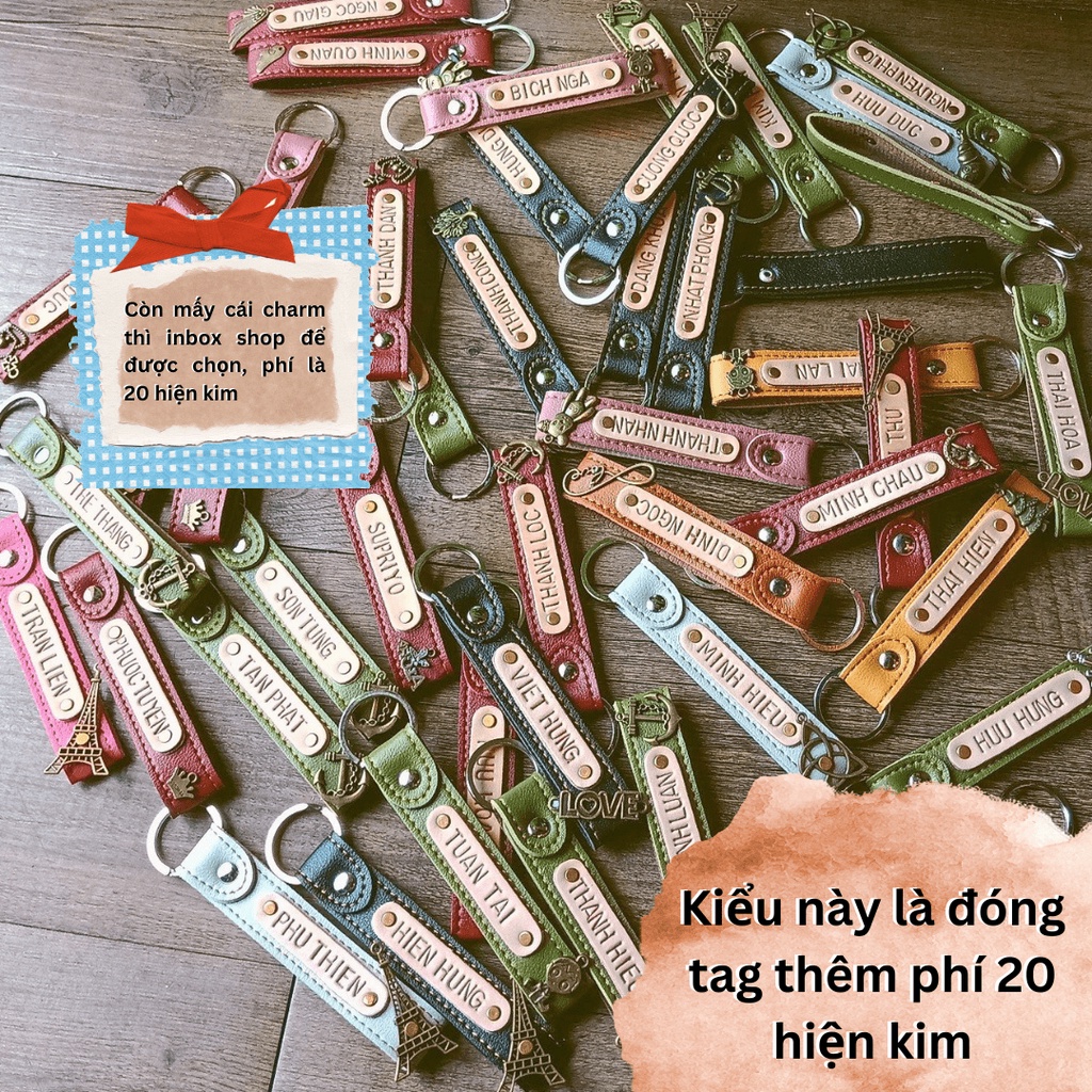 Móc khóa dây Vuông thiết kế tối giản có charm và tag tên đi kèm