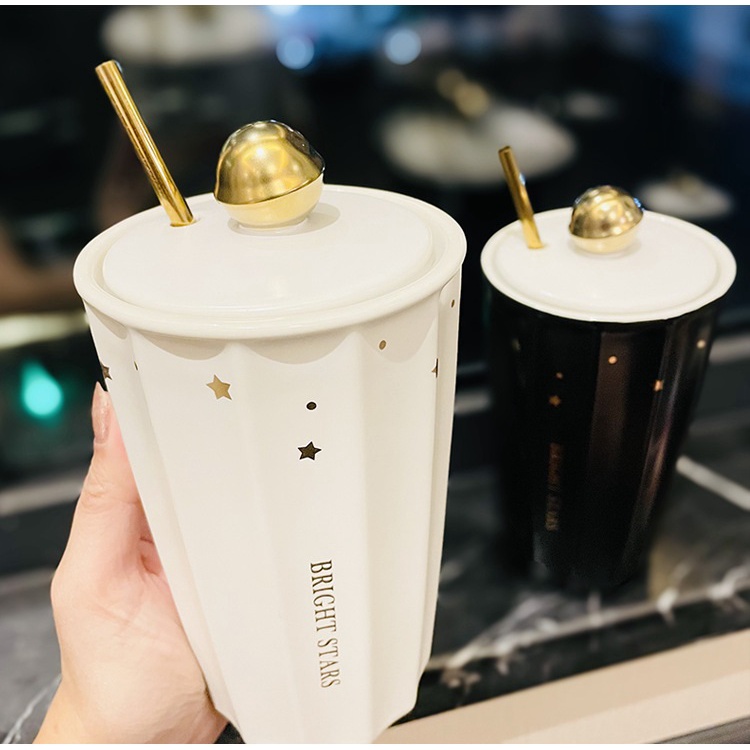 Cốc sứ có nắp in hình vũ trụ độc lạ 450ml tặng kèm ống hút