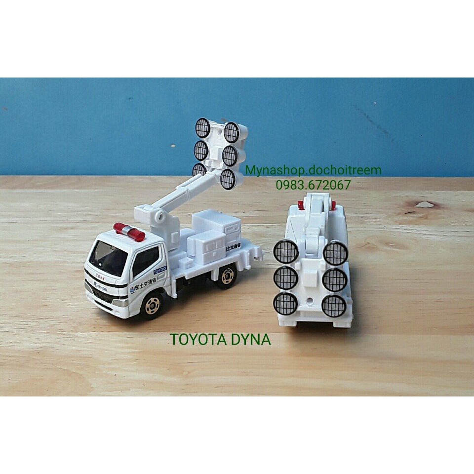 Đồ chơi mô hình tĩnh xe tomica không hộp, Toyota Dyna, cảnh sát đèn chiếu (trắng) tặng hộp PVC