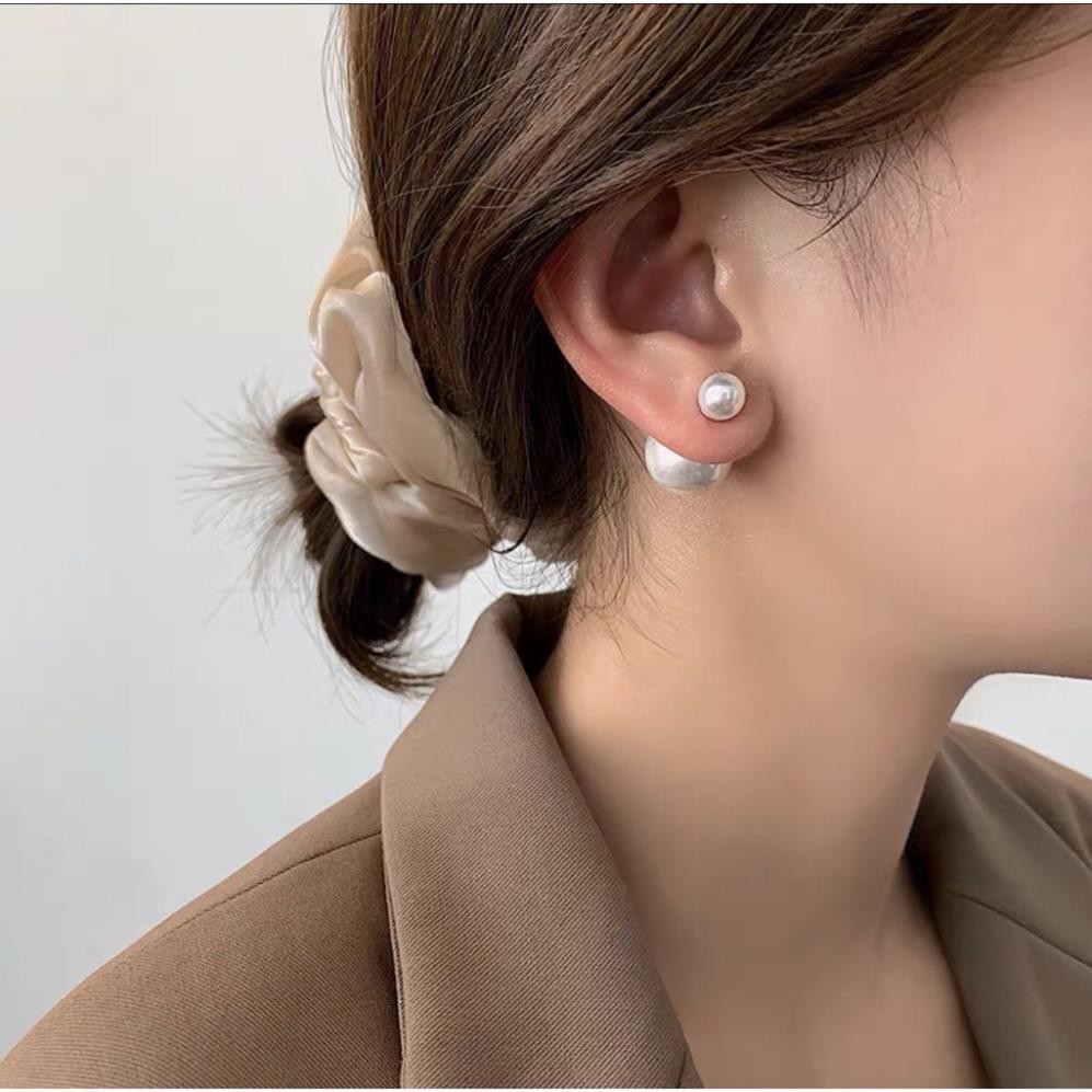 bông tai ngọc trai cao cấp , hạt trai to tròn, đều, chắc chắn sẽ làm bạn trở nên xinh đẹp lỗng lẫy giữa đám đông ạ