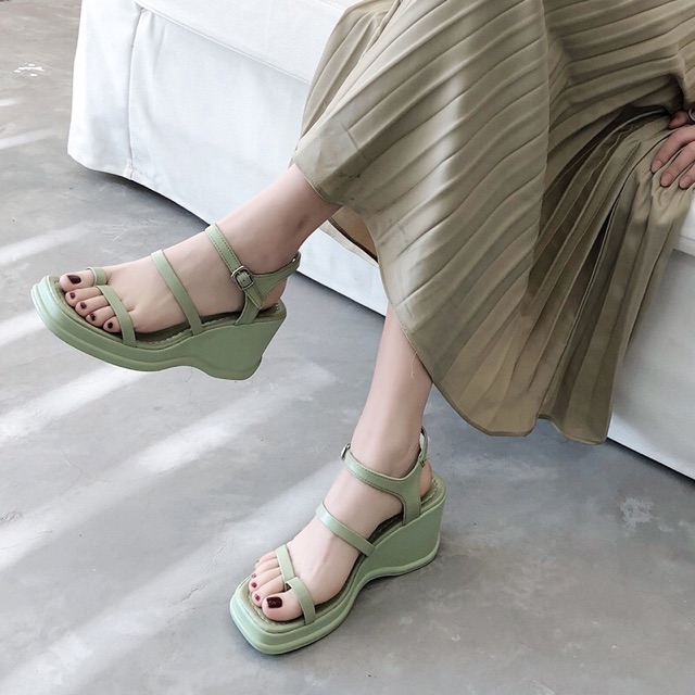 Giày sandal đế đúc xỏ ngón cao gót SC01