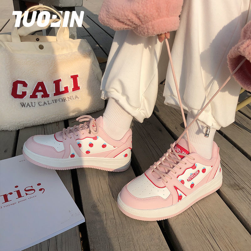 Giày thể thao trắng họa tiết dâu tây thời trang xuân 2021 dành cho nữ