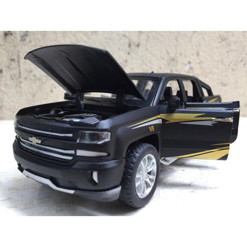 Mô hình xe Chevrolet SILVERADO 1500 2020 1:32