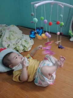 Treo nôi bươm bướm