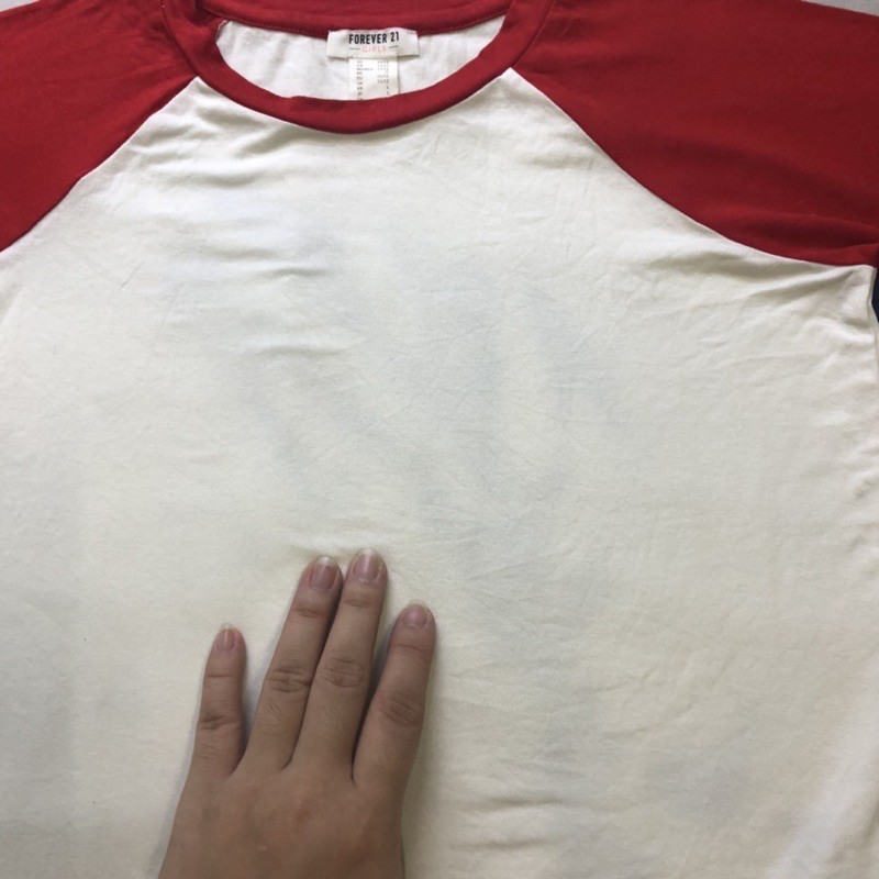 (THANH LÝ) Áo Thun Bé Gái F21 Girls Trắng Cổ Tròn Tay Ngắn Đỏ Raglan - Size 11/12 lỗi dính màu