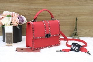 Túi valentino viền đinh mới