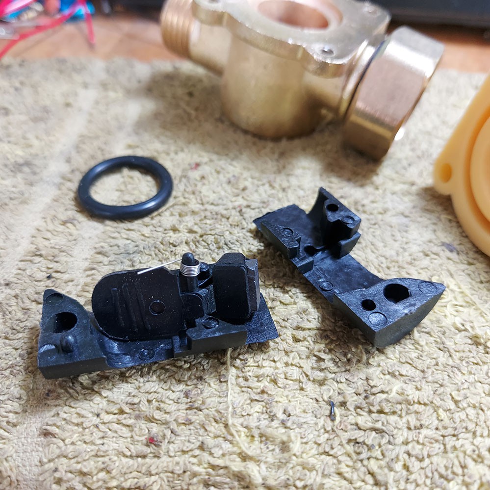 Công tắc cảm biến dòng chảy 150w màu VÀNG