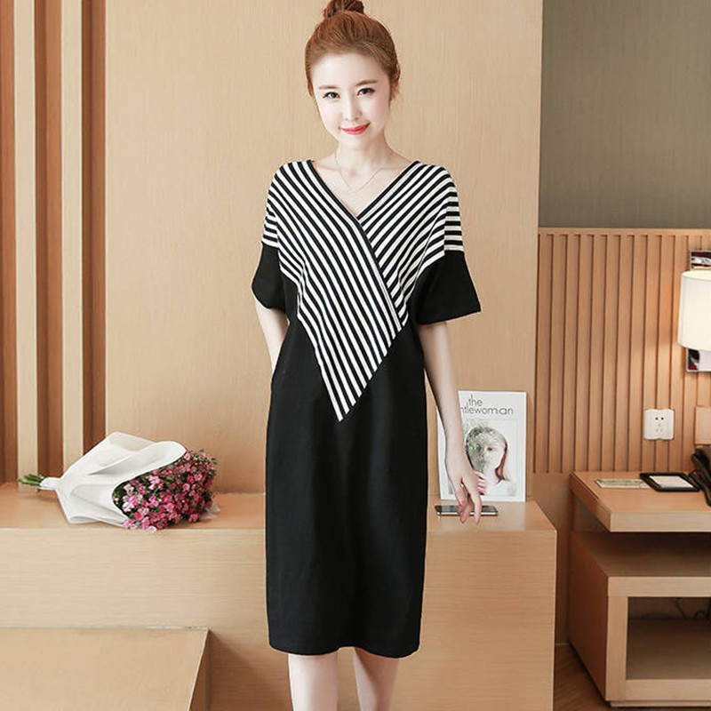 Đầm xuông tay ngắn kẻ sọc cổ V năng động | BigBuy360 - bigbuy360.vn