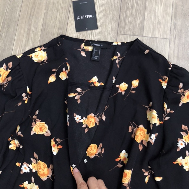 Bodysuit Chiffon Wrap Tay Dài Hoa Vàng F21 | BigBuy360 - bigbuy360.vn