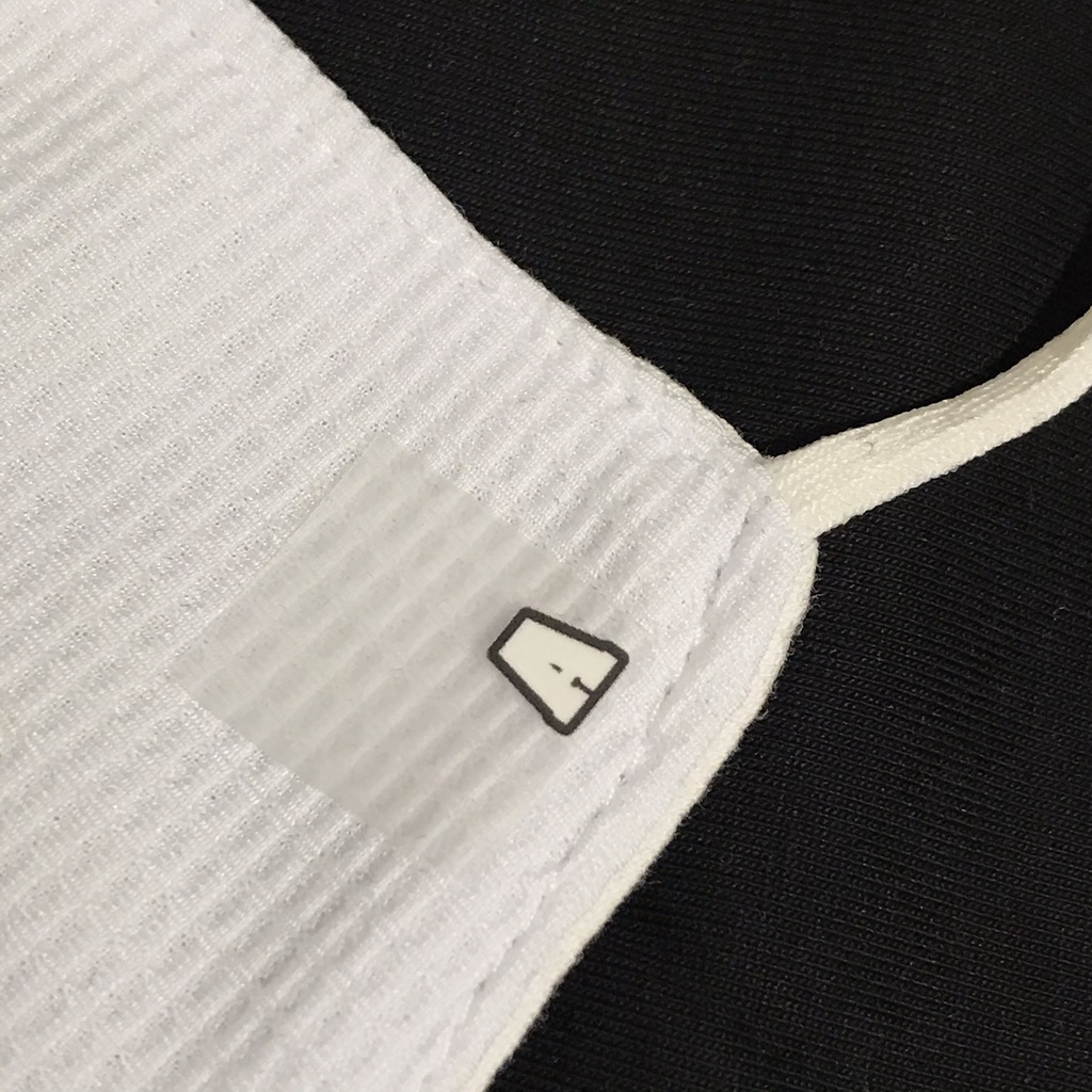 Decal chữ cái ép in trên khẩu trang vải thời trang giúp phân biệt khi sử dụng khau trang Azumikichi