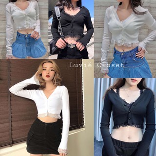 Áo croptop viền ren cổ v phối nút tay dài, áo kiểu nữ đẹp - Luvie