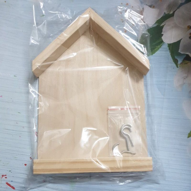 Khung gỗ hình ngôi nhà cỡ a4 20x30cm kèm móc treo và móc khóa