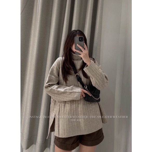 Áo len cổ lọ xẻ tà oversize