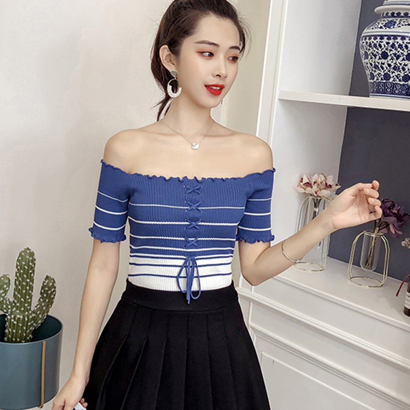 Áo nữ ngắn tay cổ chữ U nhún bèo nhỏ họa tiết sọc ngang thời trang