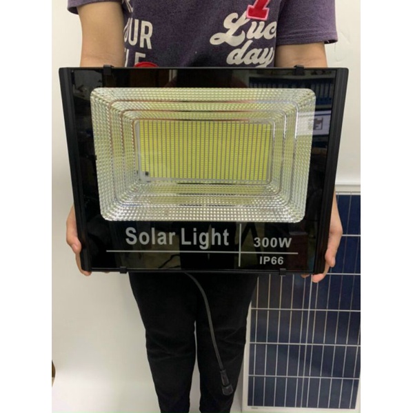 Đèn pha năng lượng mặt trời 100w