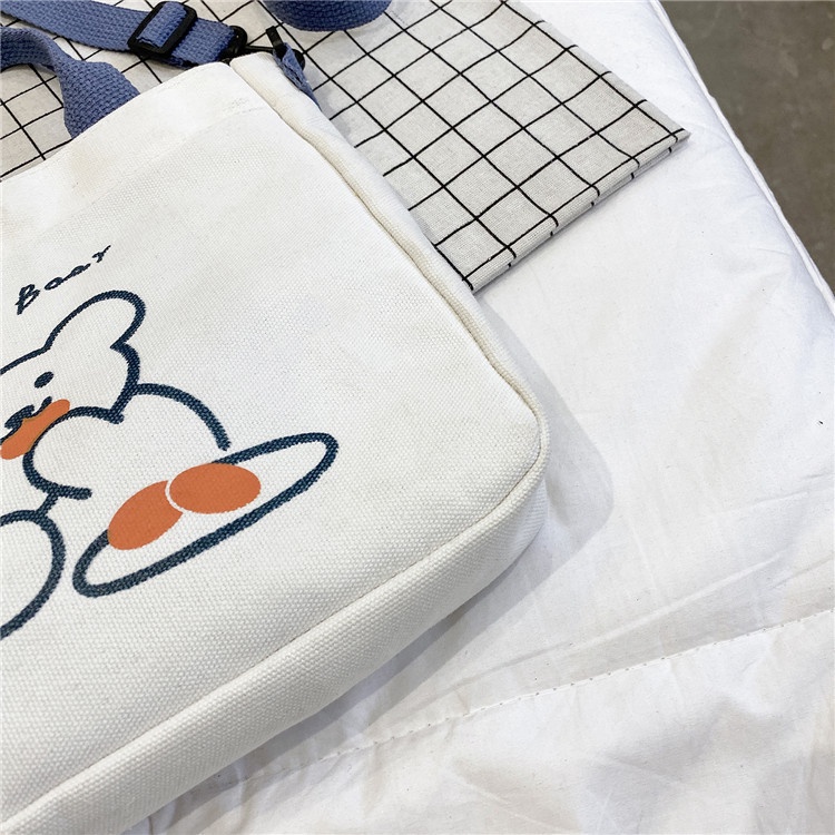 Túi Đeo Chéo Vai Vải Canvas Họa Tiết Gấu Nhỏ Dễ Thương Dành Cho Nữ