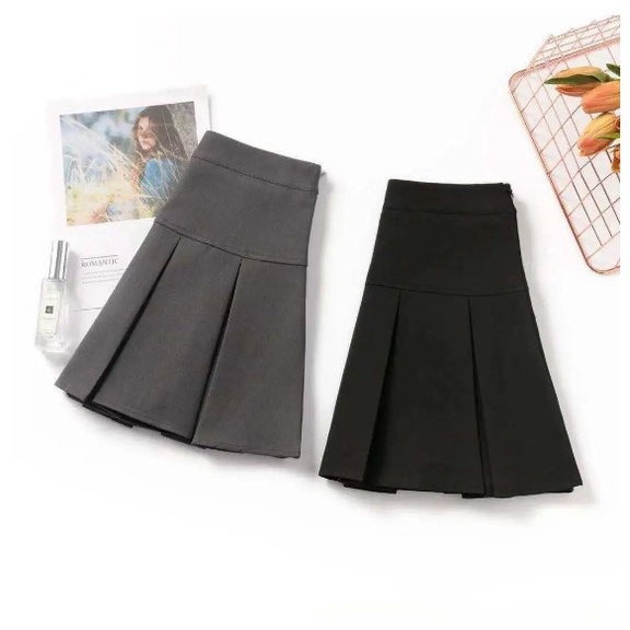 Chân váy ngắn xếp ly bản to màu xám kèm quần lót phong cách Hàn Quốc