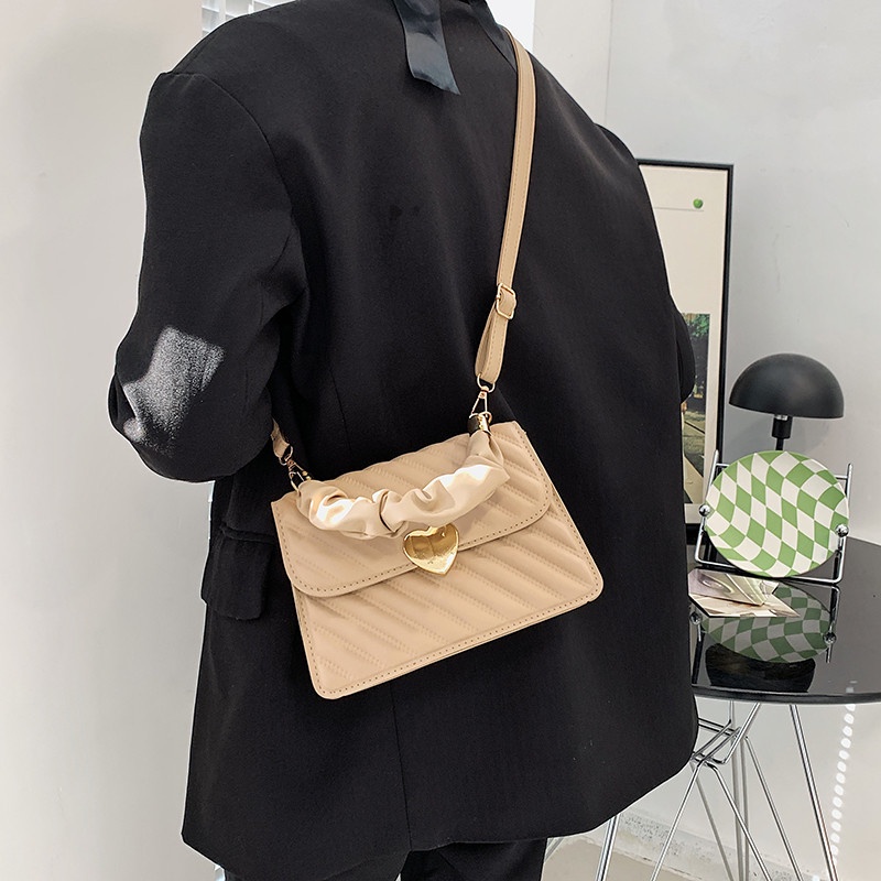Túi đeo chéo JASMIN NOIR có khóa họa tiết sọc dành cho nữ